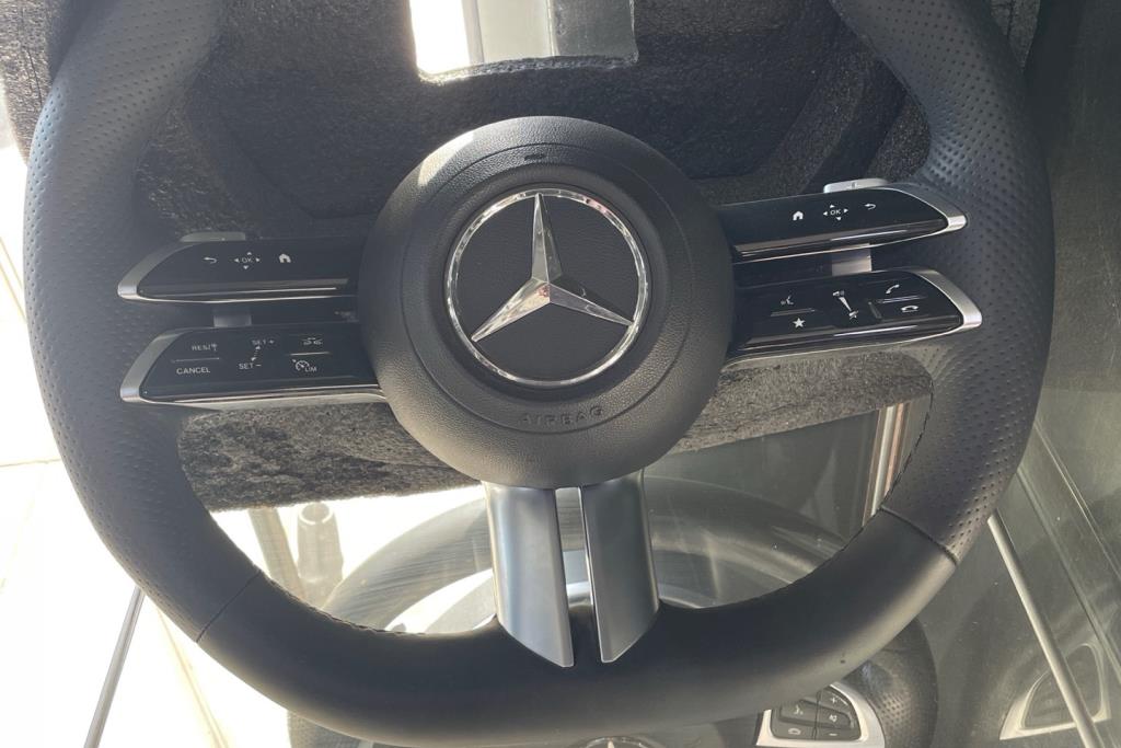 Cabin  Steering Wheel Mercedes Benz E200