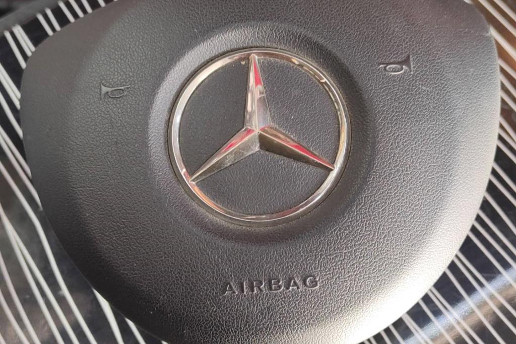 Cabin  Steering Wheel Mercedes Benz E200
