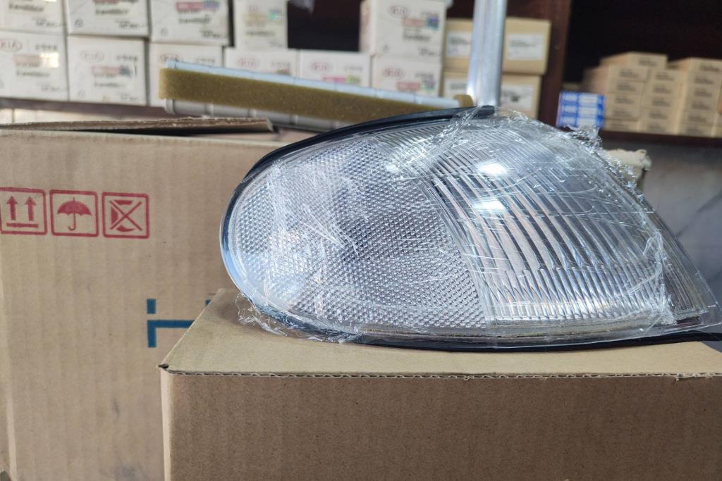 ضوء غماز أمامي شمال هيونداي افانتي 1995 1996 1997