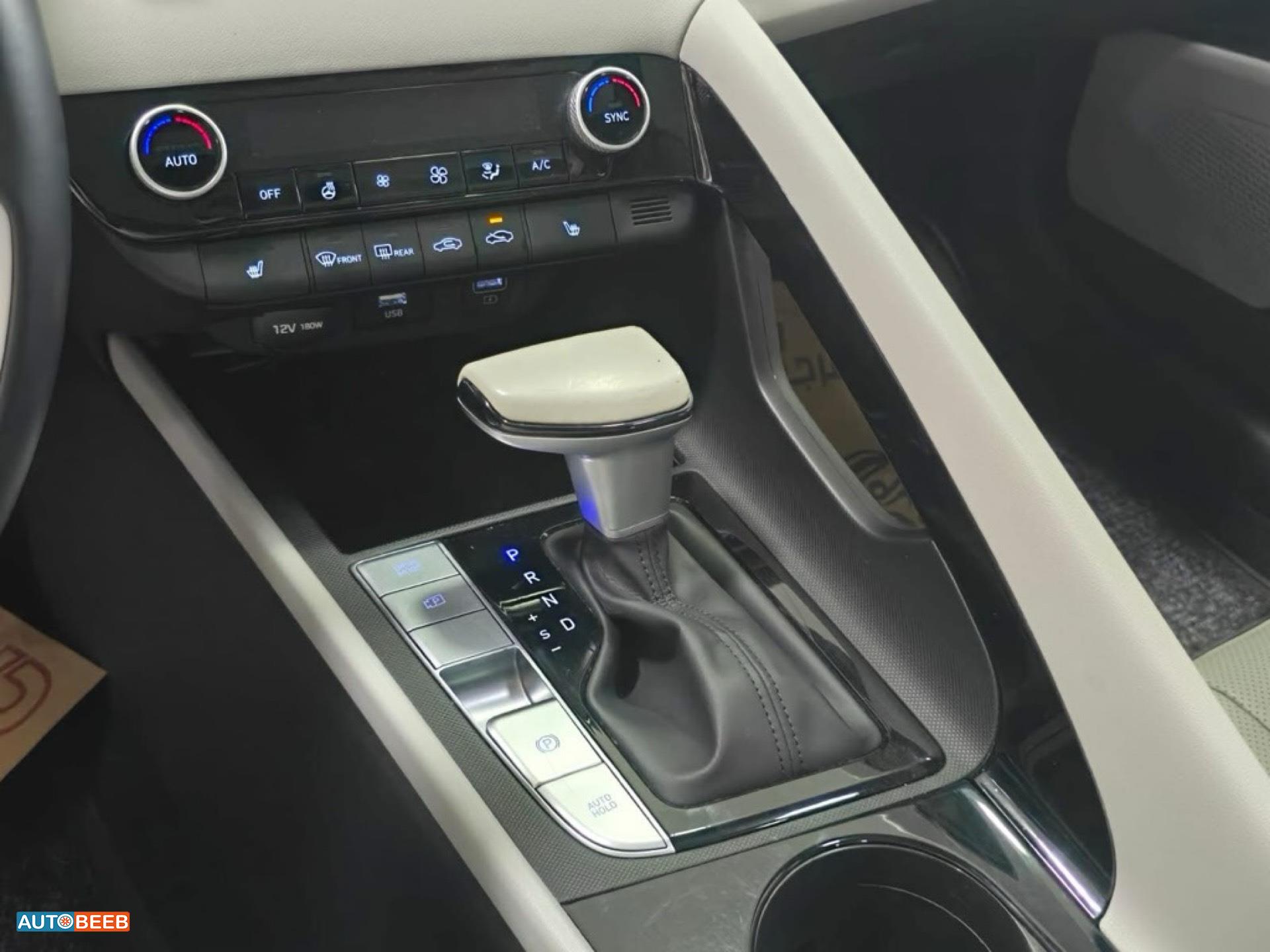 Hyundai Elantra 2021