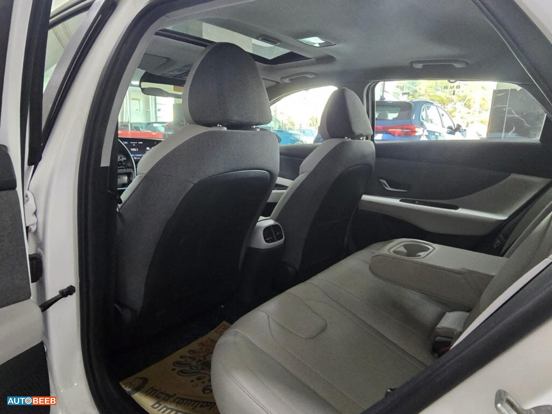 Hyundai Elantra 2021