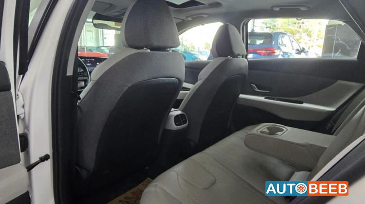 Hyundai Elantra 2021