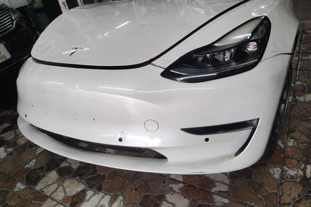Body  Front clip Tesla 3