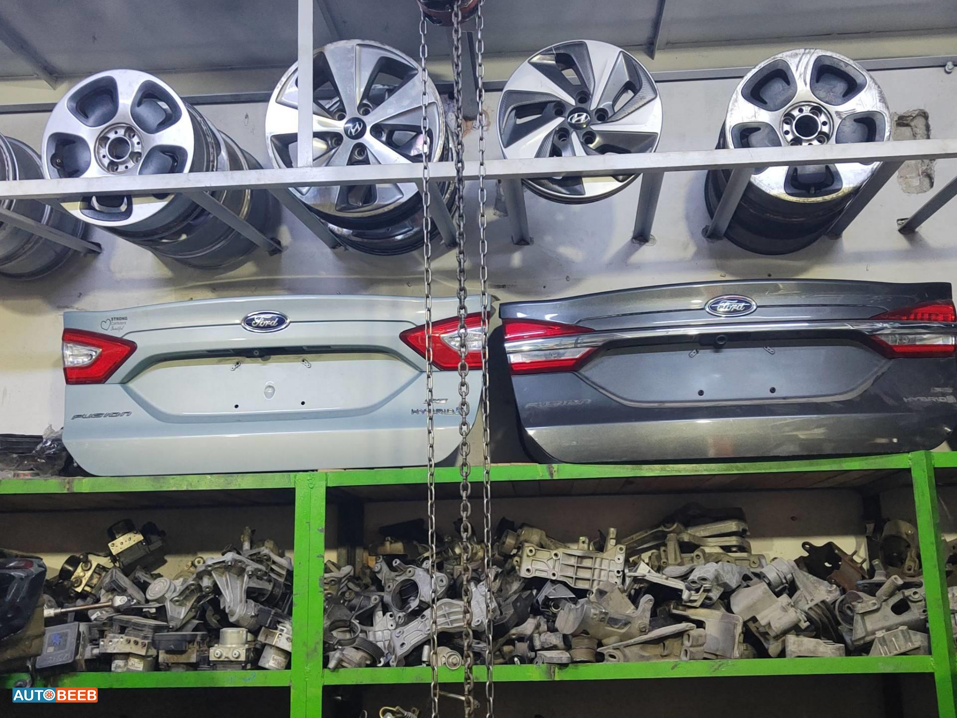 Body  Trunk Ford Fusion