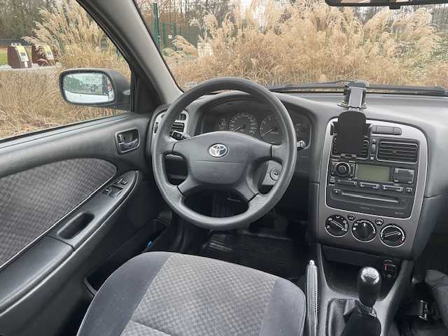 تويوتا افانزيس 2002