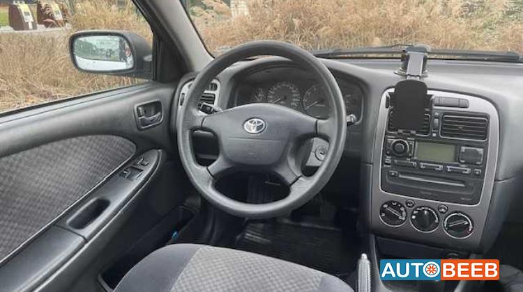 تويوتا افانزيس 2002