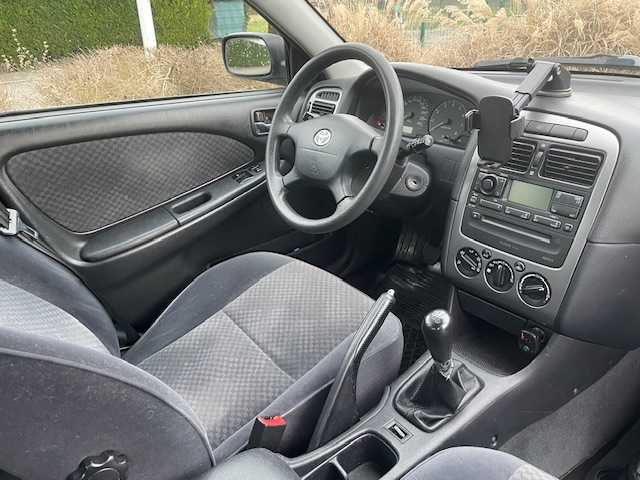 تويوتا افانزيس 2002