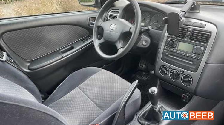 تويوتا افانزيس 2002