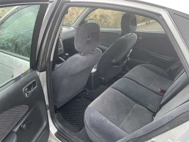 تويوتا افانزيس 2002