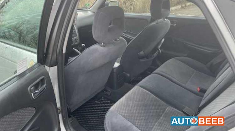 تويوتا افانزيس 2002