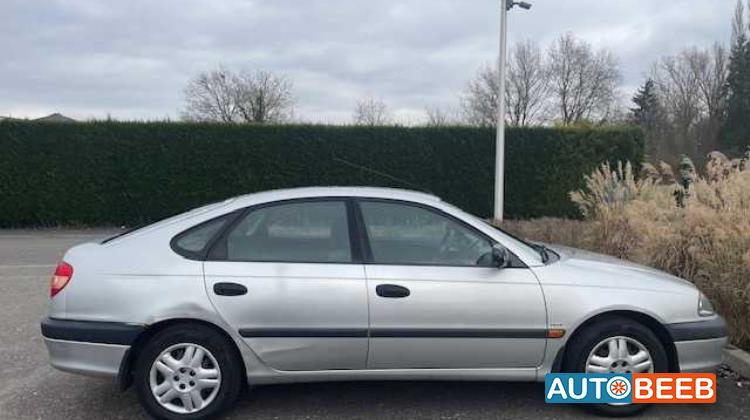 تويوتا افانزيس 2002