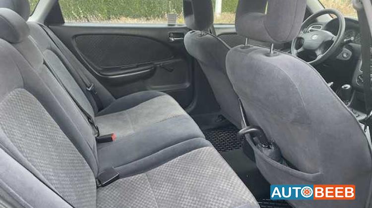 تويوتا افانزيس 2002