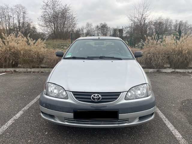 تويوتا افانزيس 2002