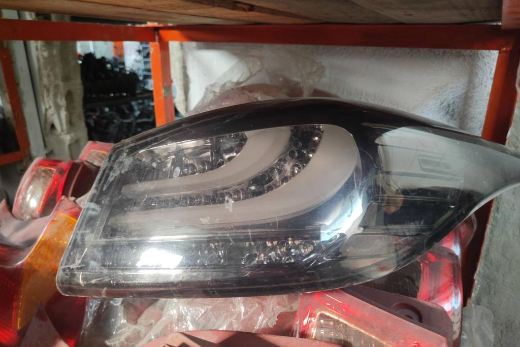 ضوء خلفي يمين شمال هيونداي افانتي md 2012 2013 2014 2015