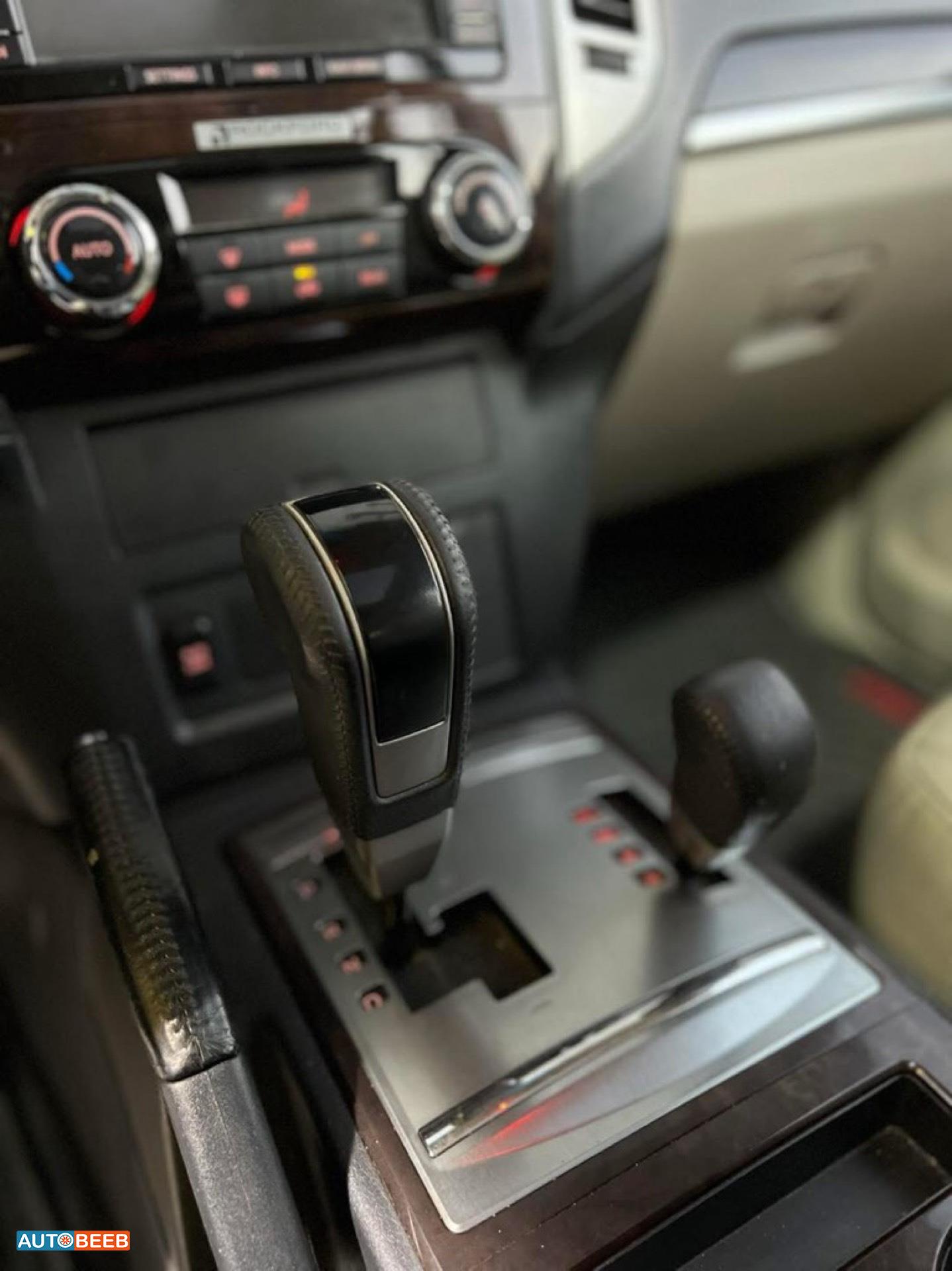 Mitsubishi Pajero 2015