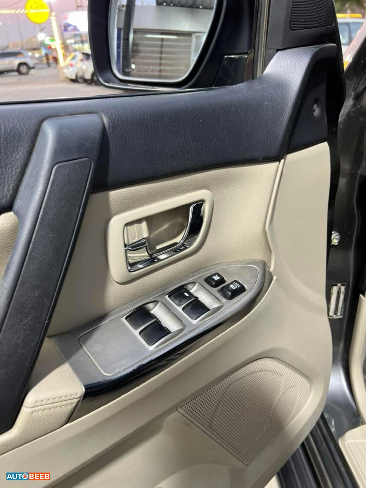 Mitsubishi Pajero 2015