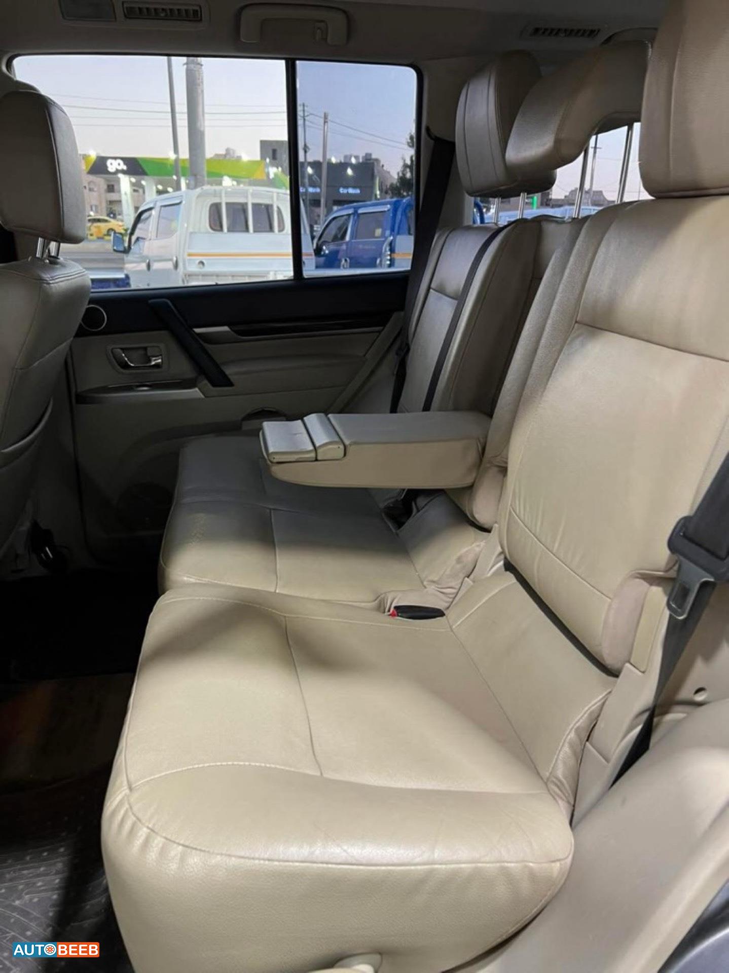 Mitsubishi Pajero 2015