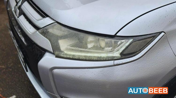 Mitsubishi Outlander 2016