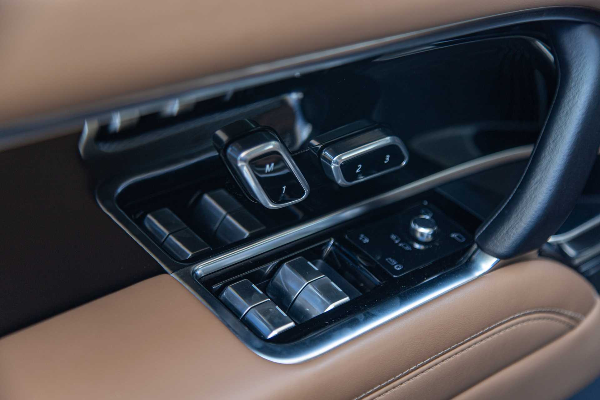 لاندروفر رنج روفر فوج 2024