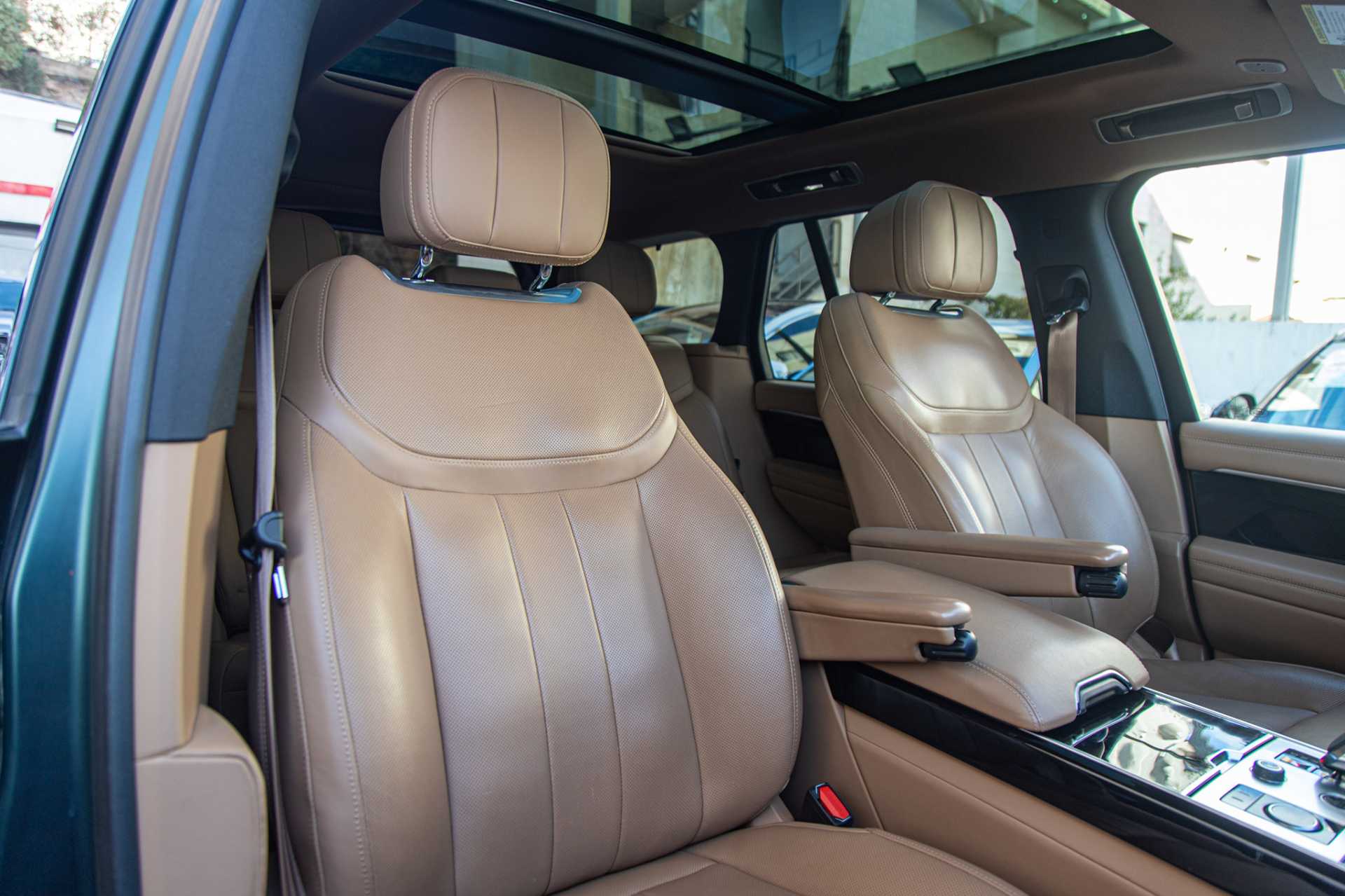 لاندروفر رنج روفر فوج 2024