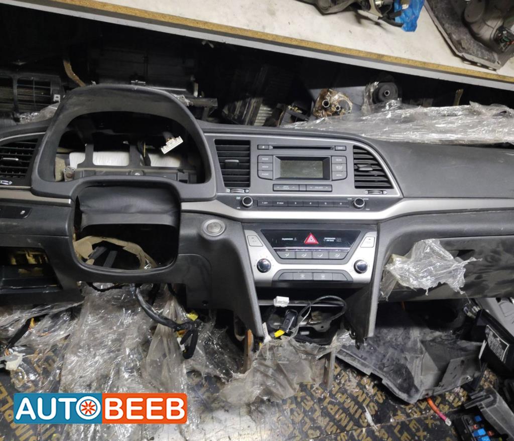 Cabin  Dashboard Hyundai Avante