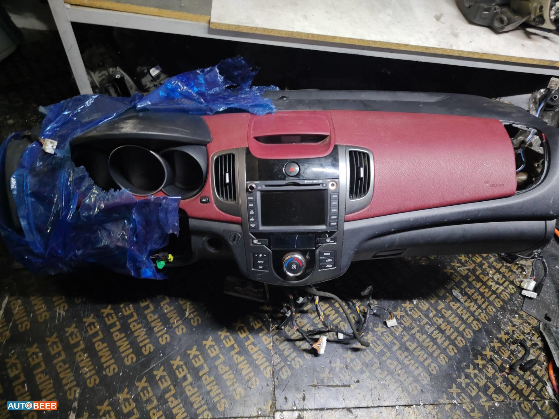 Cabin  Dashboard KIA Forte