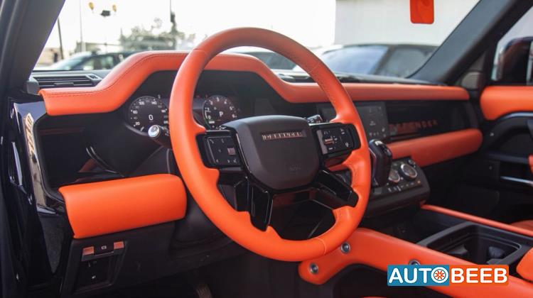 Land Rover Defender 2023