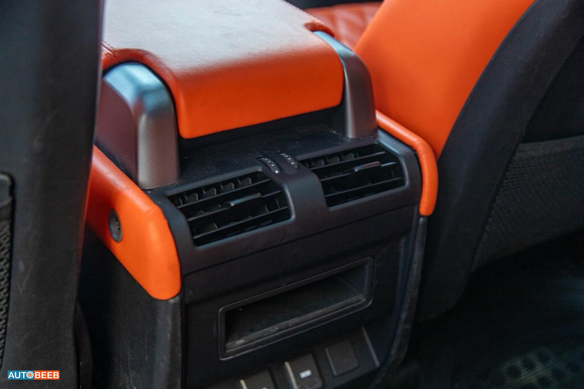 Land Rover Defender 2023