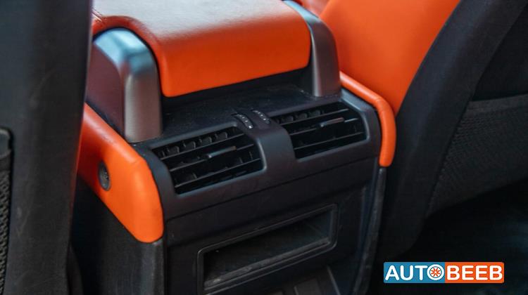 Land Rover Defender 2023