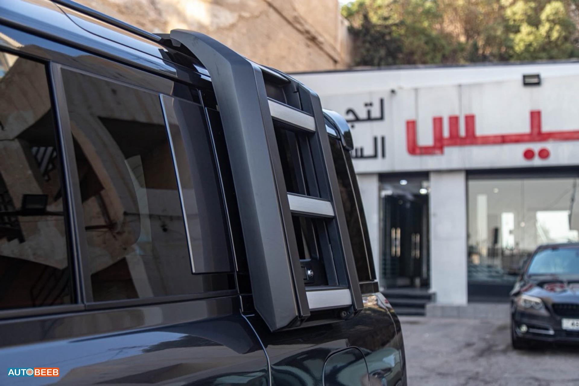 Land Rover Defender 2023