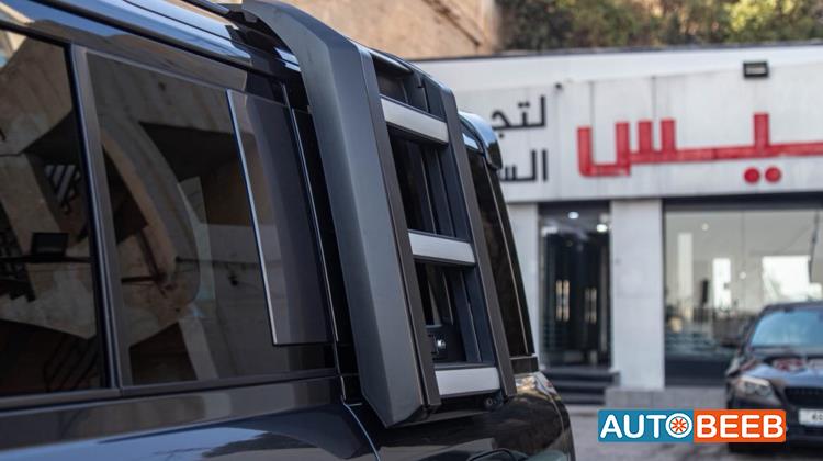 Land Rover Defender 2023
