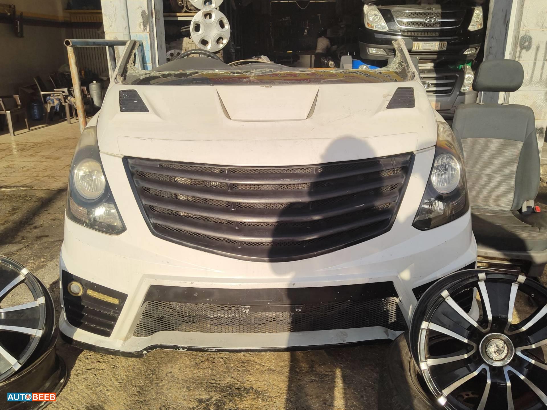 Body  Front clip Hyundai H1