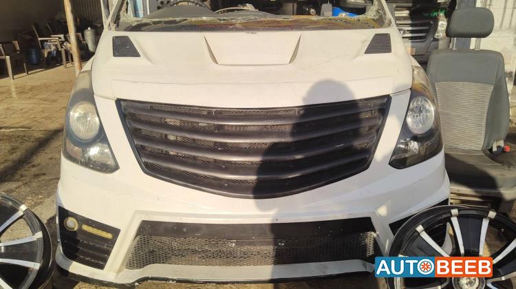 Body  Front clip Hyundai H1
