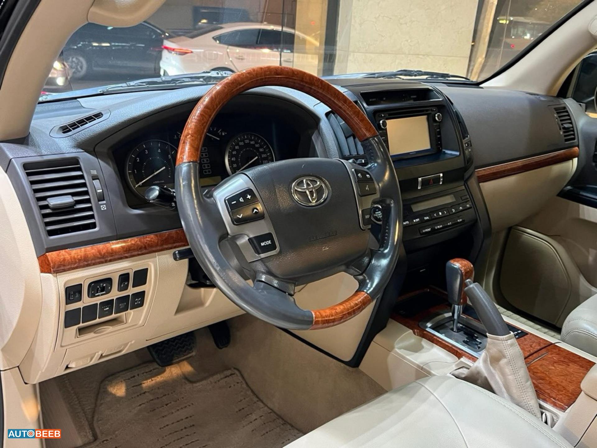 Toyota Land Cruiser 2014