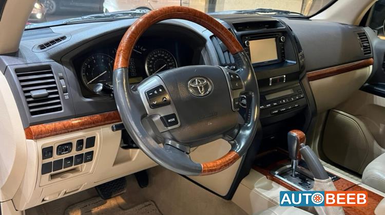Toyota Land Cruiser 2014