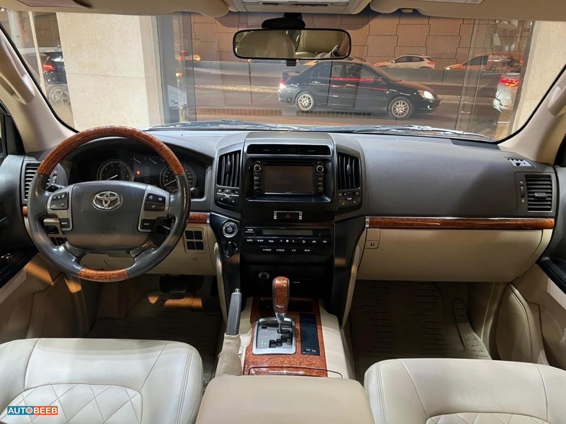 Toyota Land Cruiser 2014