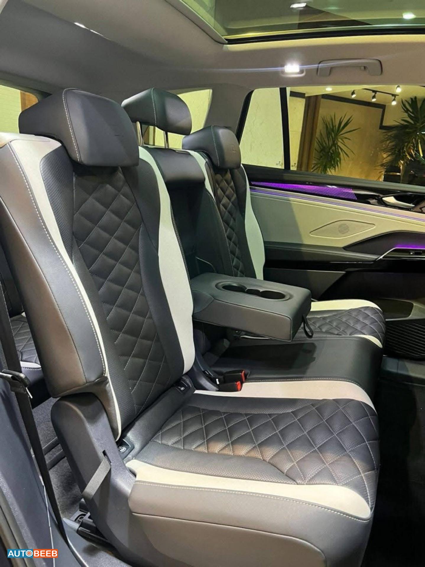 Volkswagen ID.6 2023