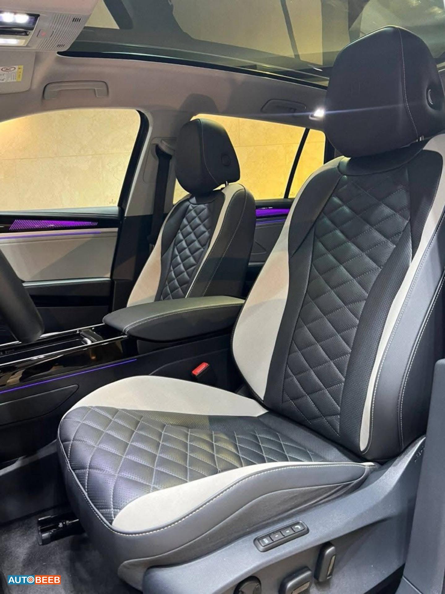 Volkswagen ID.6 2023