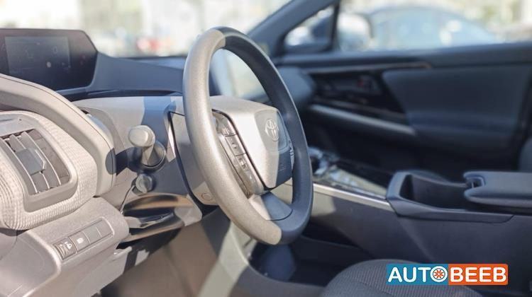 تويوتا bZ4X 2022