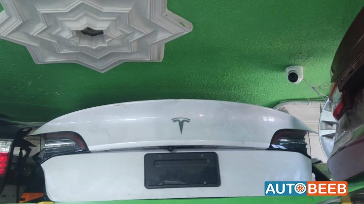 Body  Trunk Tesla 3
