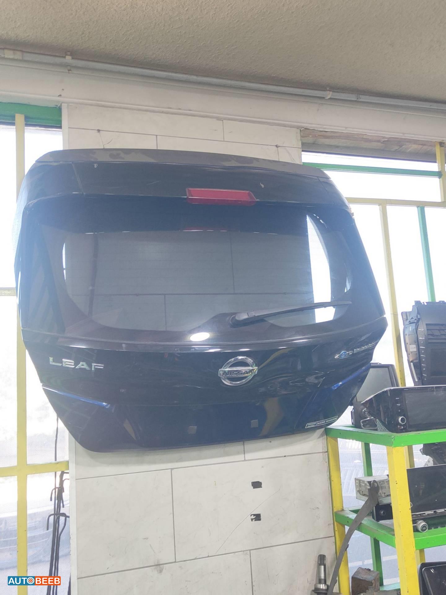 Body  Trunk Nissan Leaf