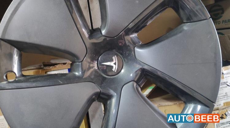 طاسة عجل تيسلا 3 2018 2019 2020