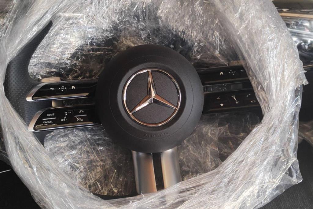 Cabin  Steering Wheel Mercedes Benz E200