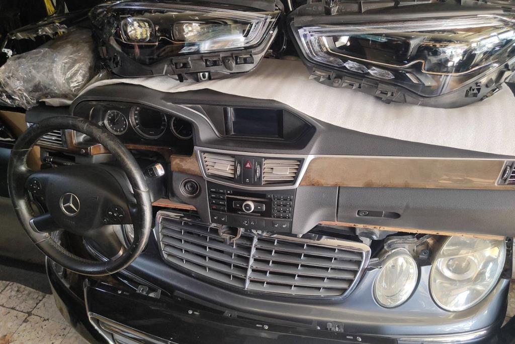 Cabin  Dashboard Mercedes Benz E200