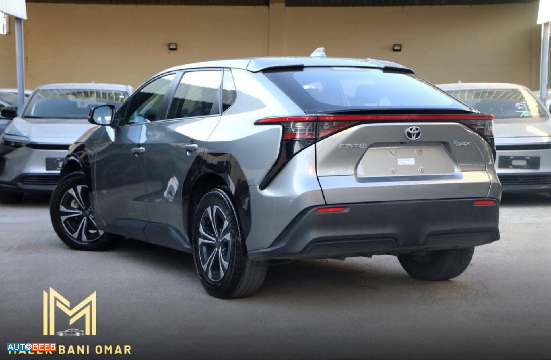 تويوتا bZ4X 2023