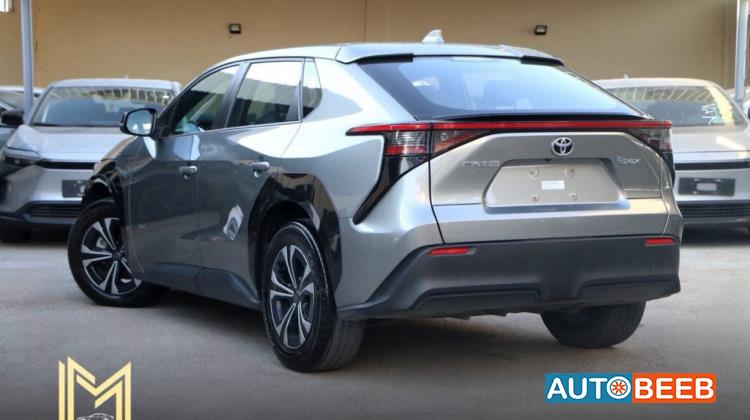 تويوتا bZ4X 2023