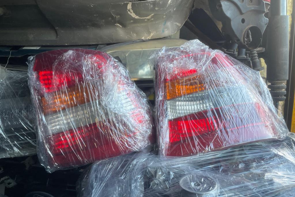 ضوء خلفي يمين شمال أوبل استرا 1999 2000 2001 2002