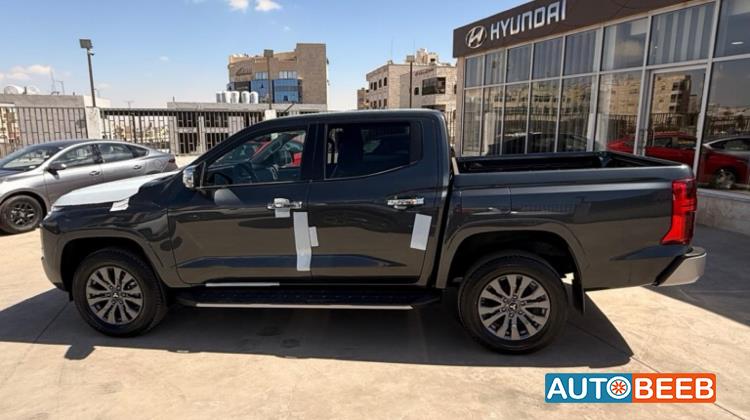 Mitsubishi L200 2025