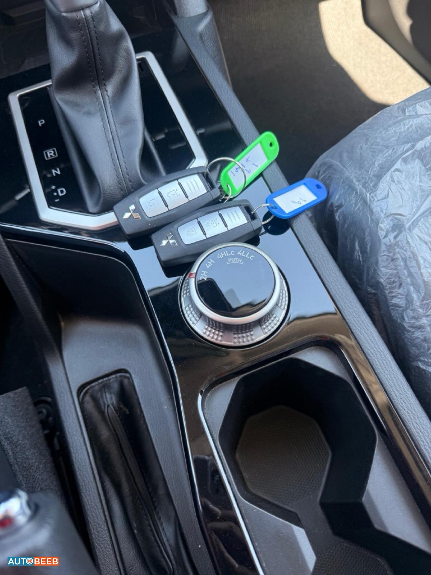 Mitsubishi L200 2025