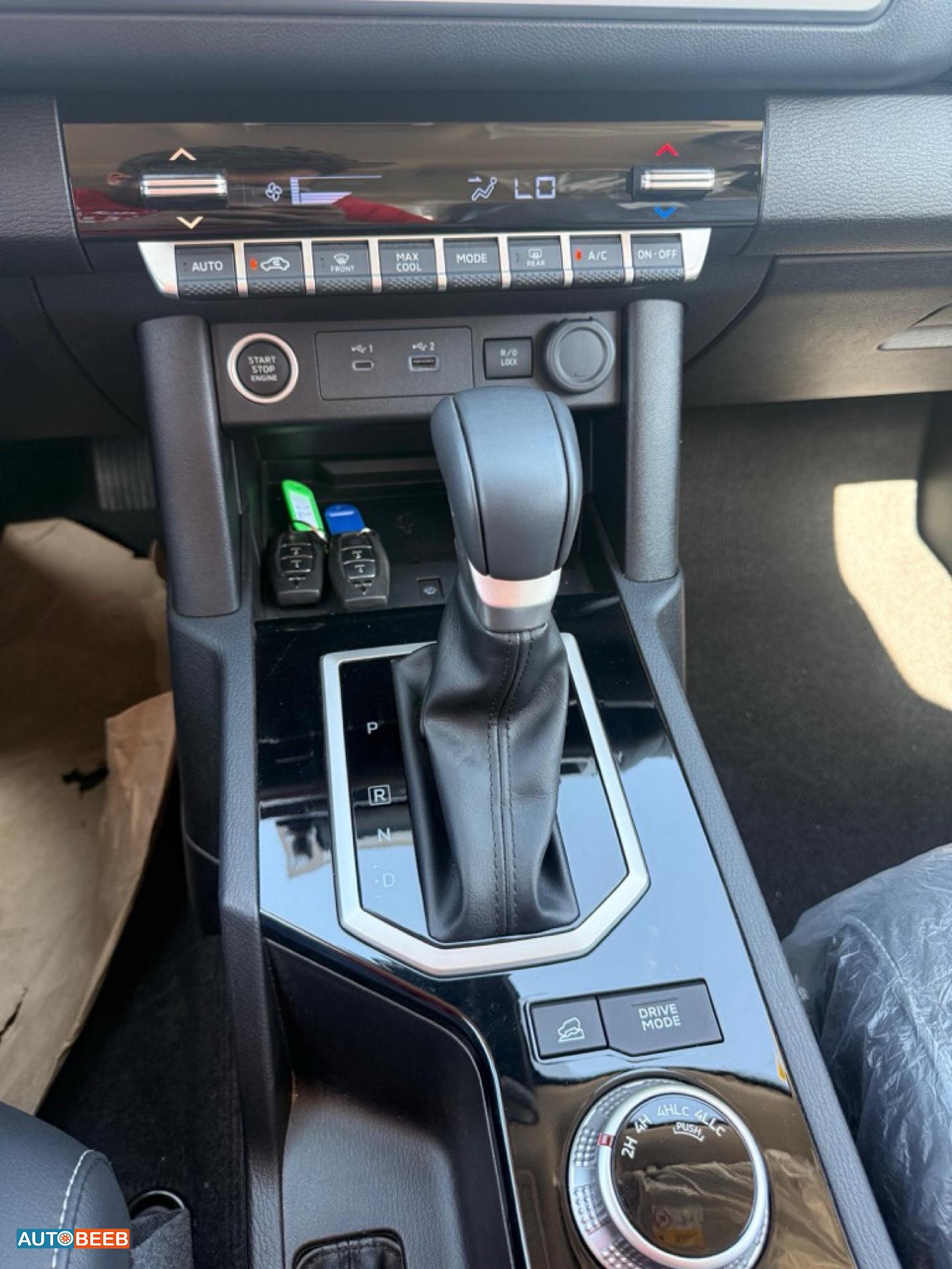 Mitsubishi L200 2025